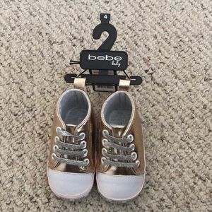 👶🏻 NWT Rose Gold Bebe baby shoes 👶🏻